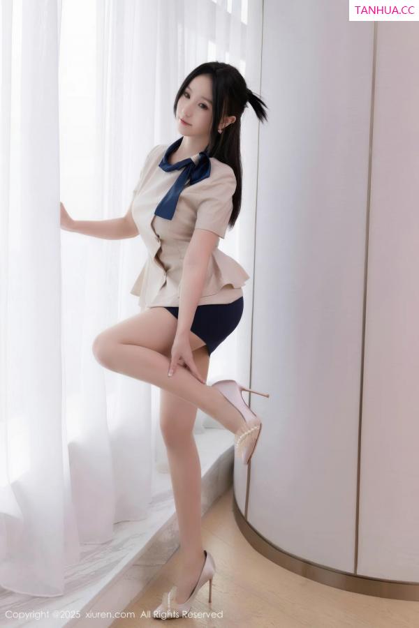   [XiuRen]高清写真图 2025.08.27 No.10697 杏子Yada 性感OL第7张图片